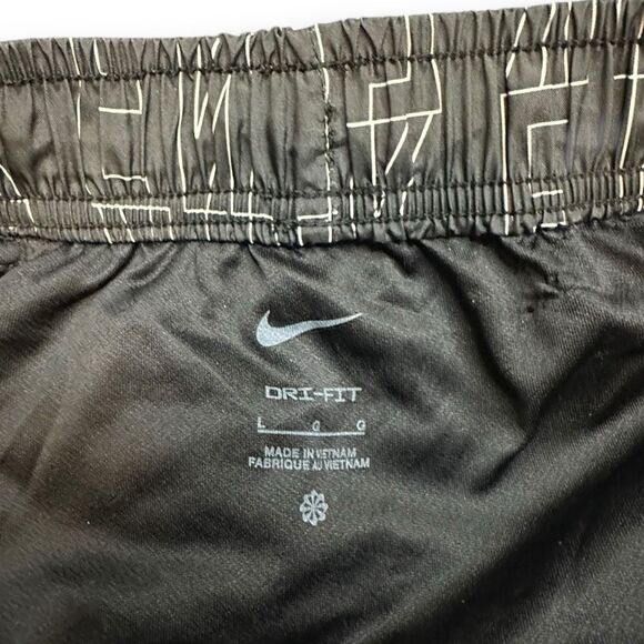NIKE Women’s Black Run Division Tempo Reflective Dri-FIT Running Shorts Size Lar - Picture 6 of 8